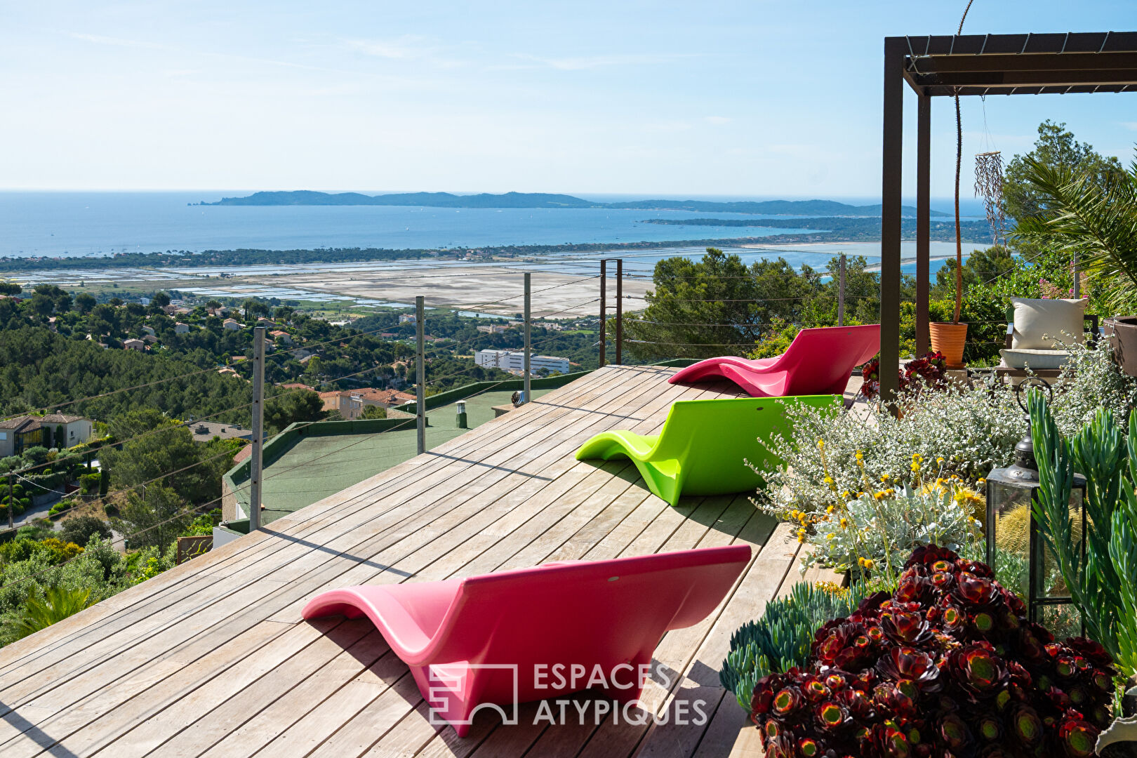 Maison d’architecte avec vue sur les îles d’Hyères