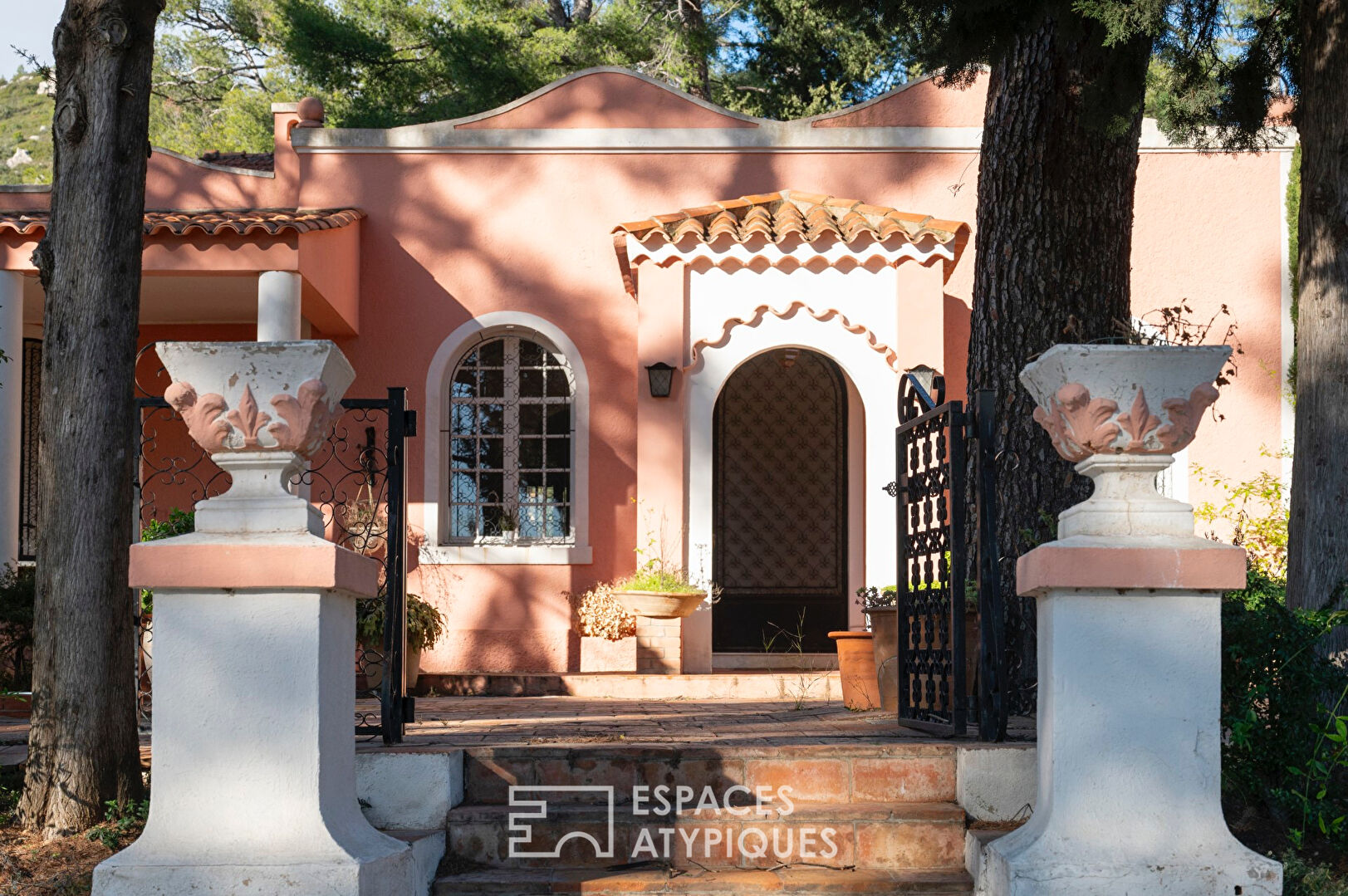 Historic property overlooking Toulon harbor