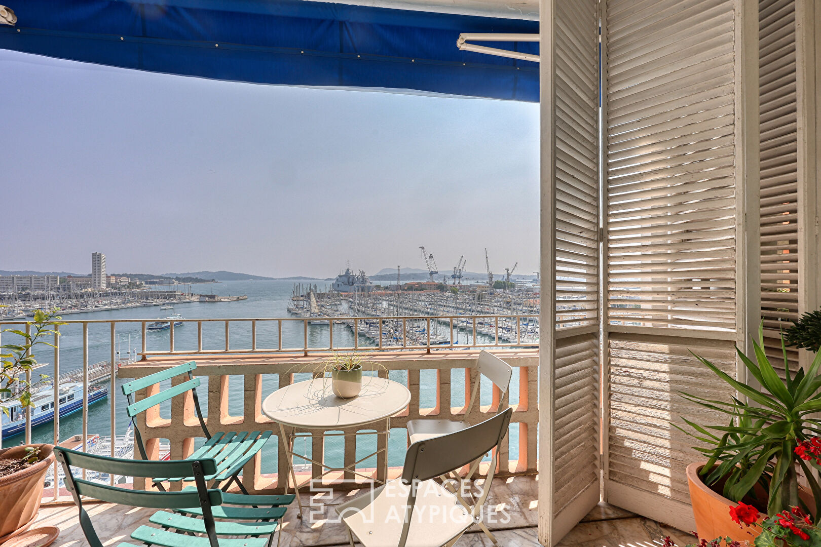Loft vue mer sur le port de Toulon