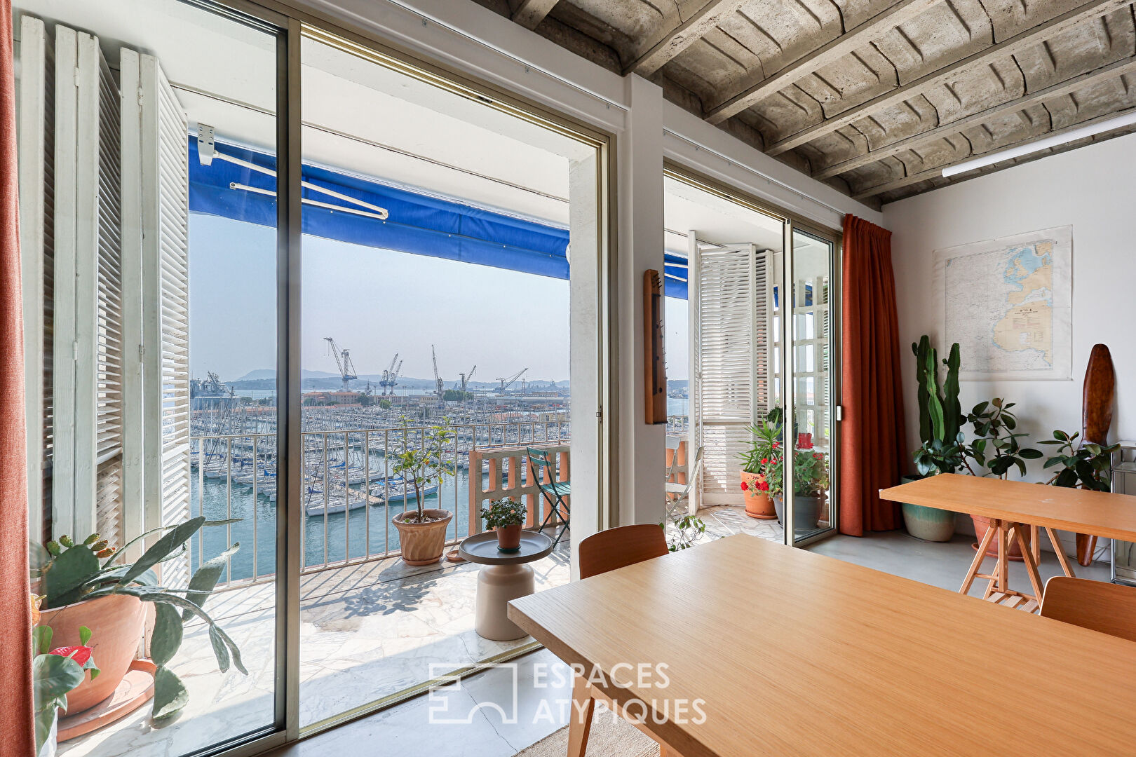 Loft vue mer sur le port de Toulon