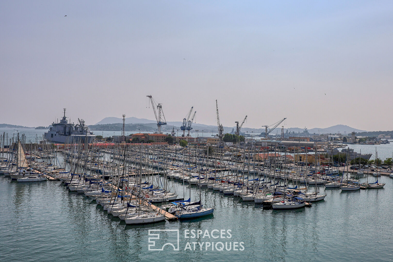 Loft vue mer sur le port de Toulon