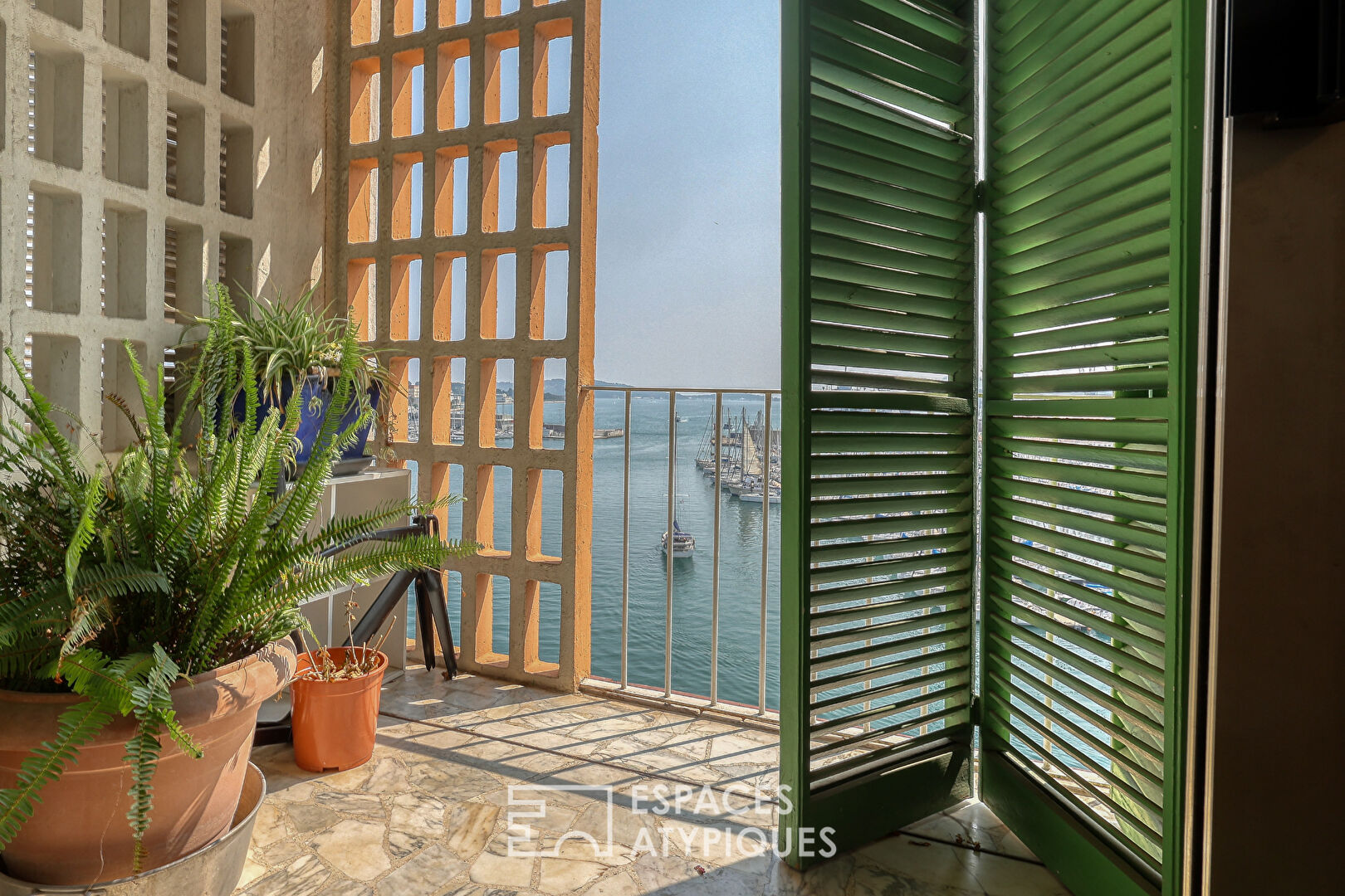 Loft vue mer sur le port de Toulon