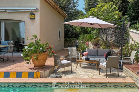 Villa with swimming pool in a green setting in West Toulon
