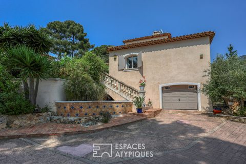 Villa avec piscine dans un écrin de verdure