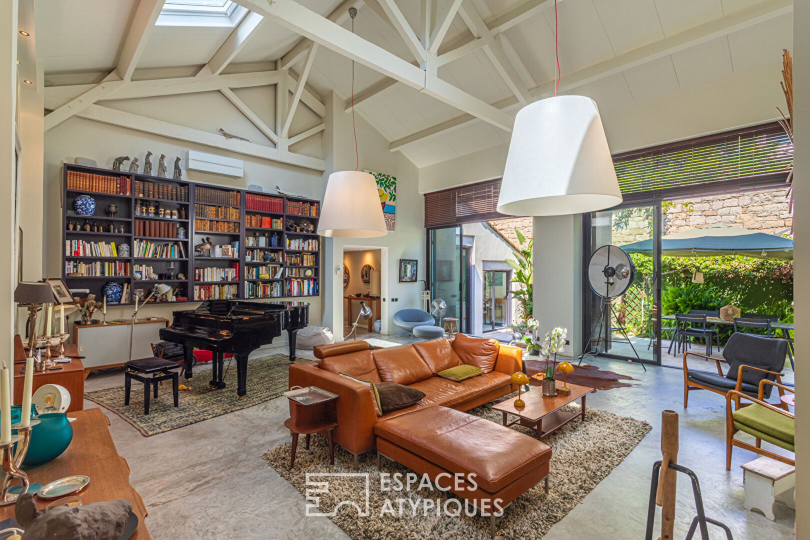 Villa – Loft with patio near the sea