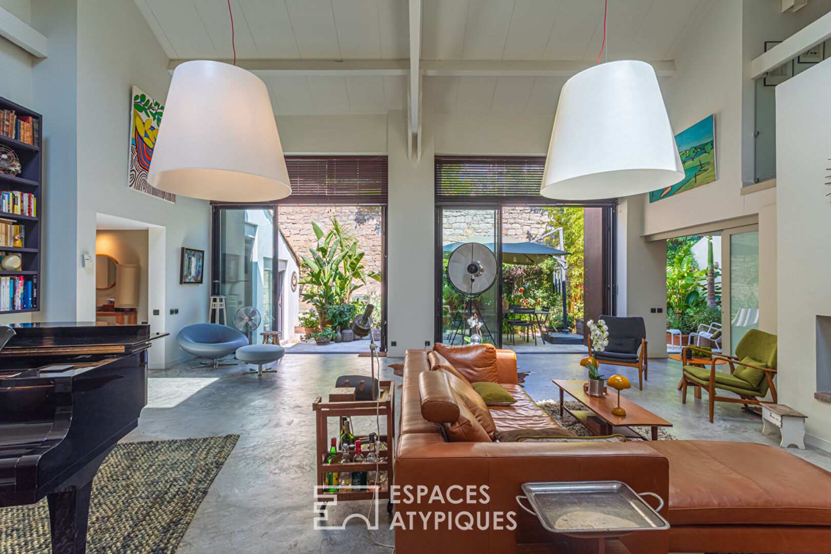 Villa – Loft with patio near the sea