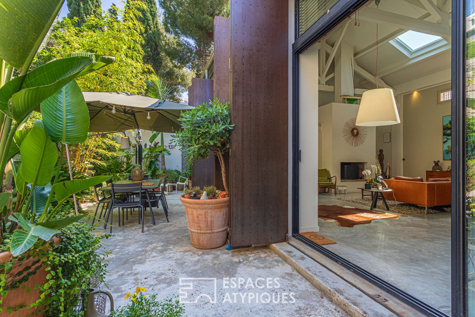 Villa – Loft with patio near the sea