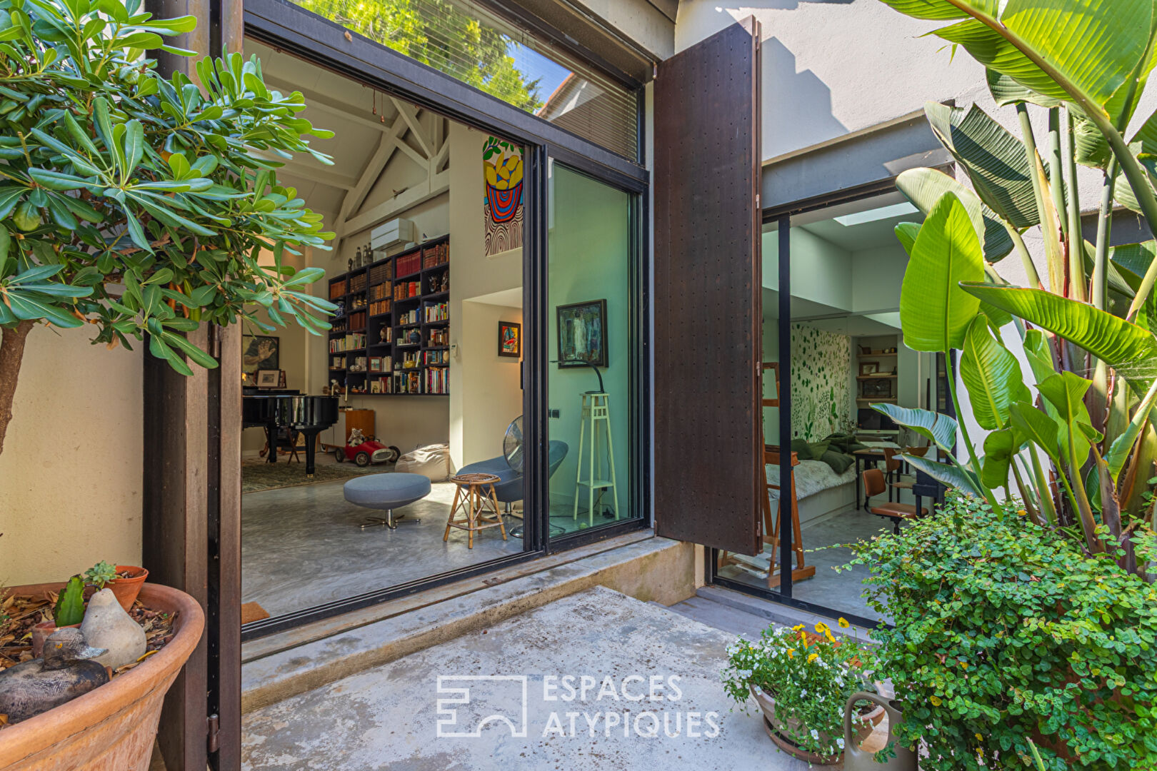 Villa – Loft with patio near the sea