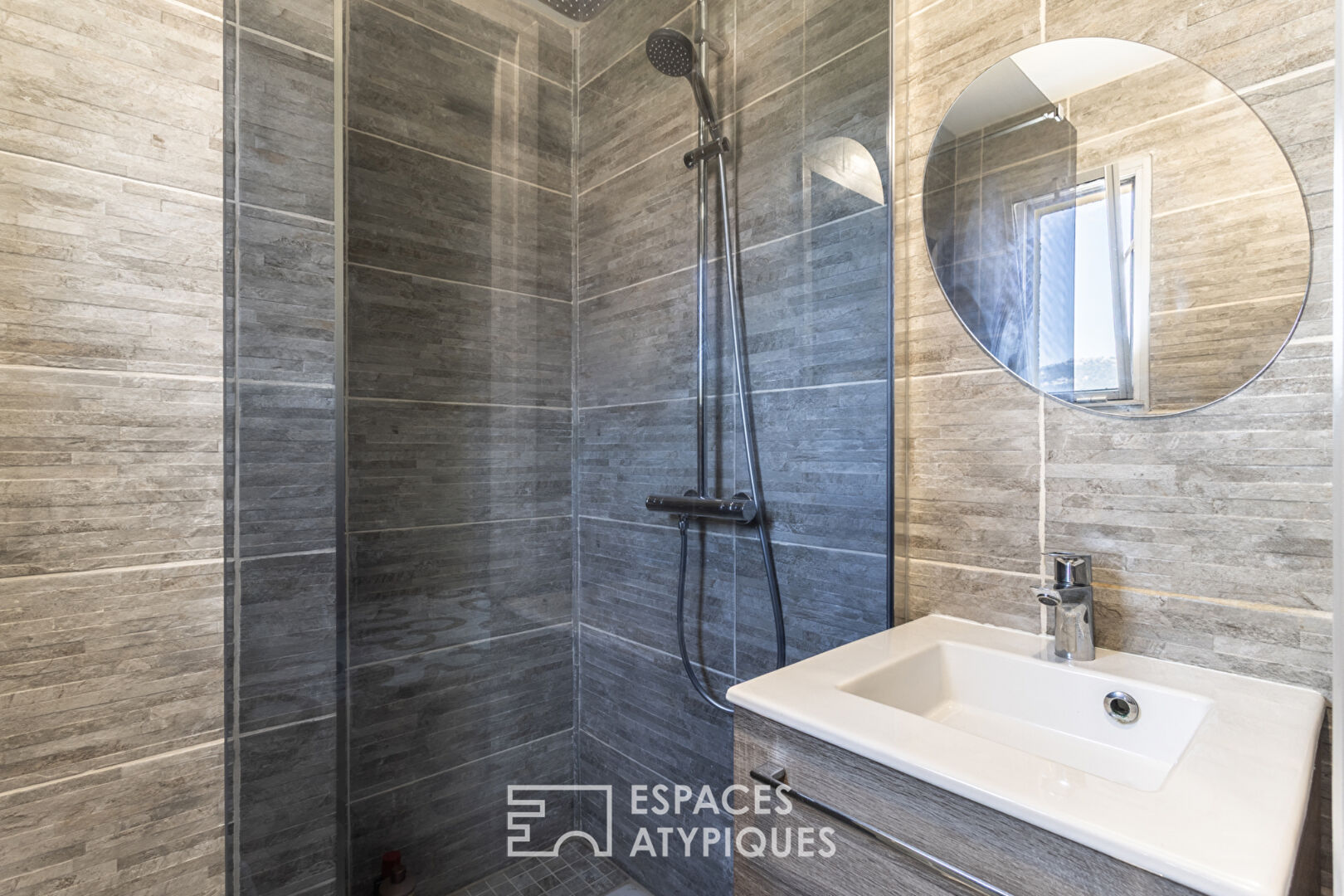 Top-floor duplex apartment near the sea in Cap Brun