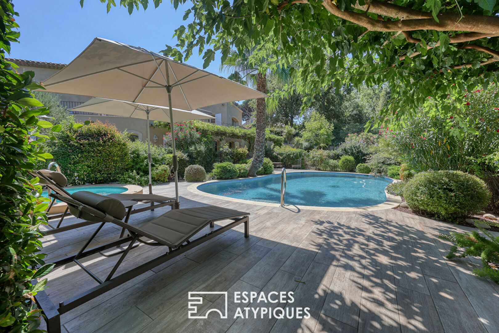Maison d’architecte avec parc paysager et piscine