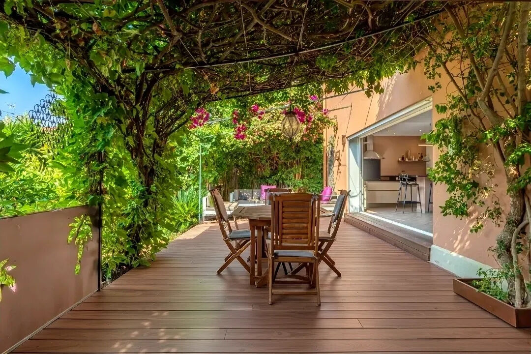 Propriété bourgeoise élégante avec jardin luxuriant au coeur de Hyères