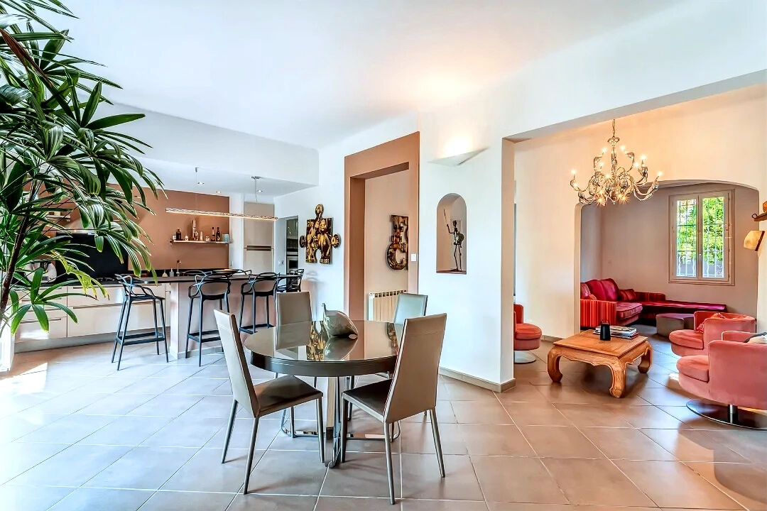 Propriété bourgeoise élégante avec jardin luxuriant au coeur de Hyères
