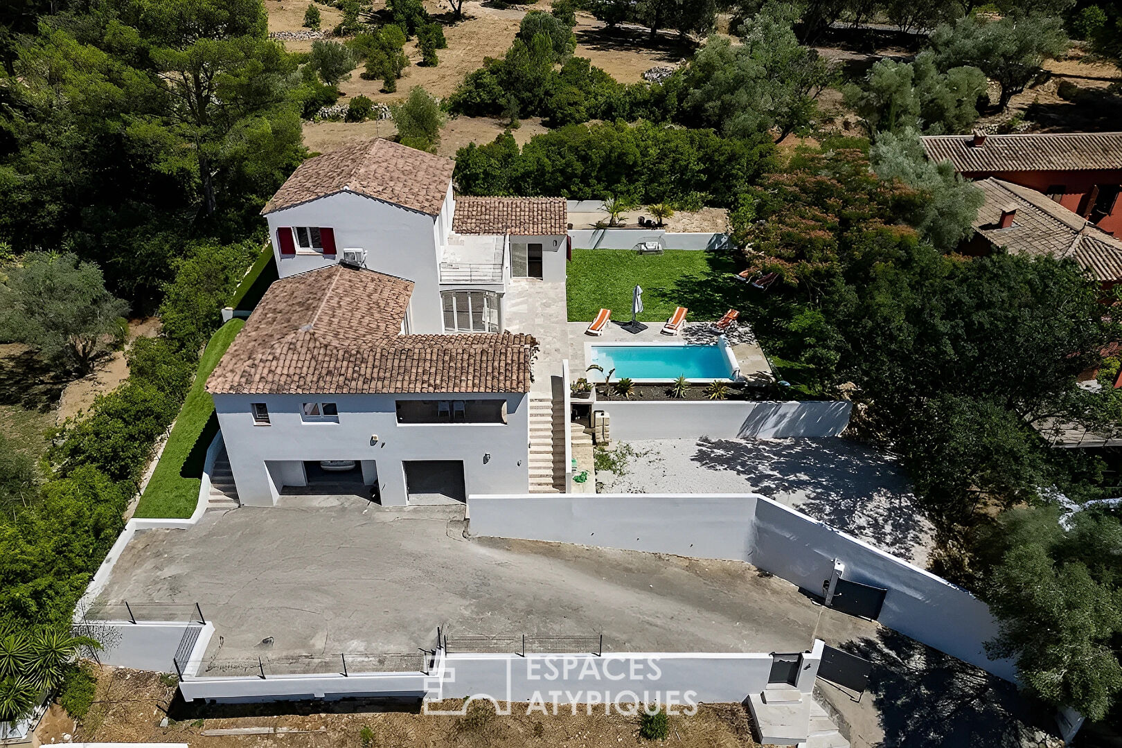 Renovated house with swimming pool and garden