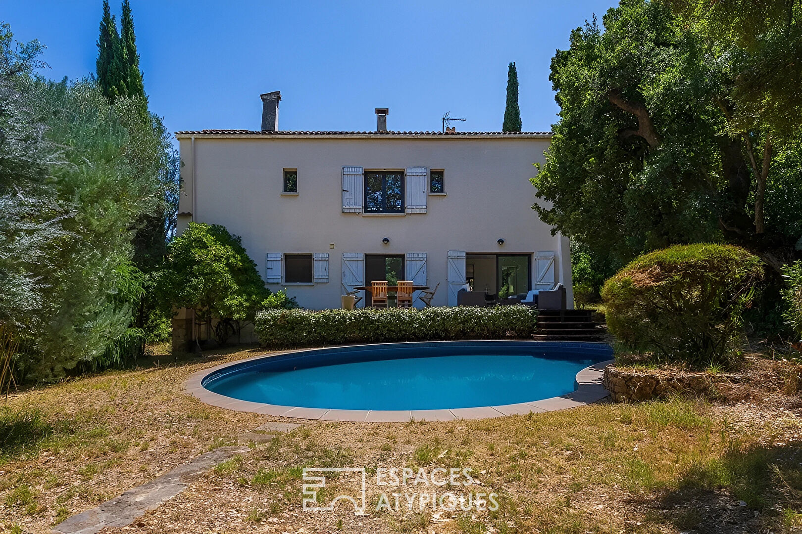 Maison familiale au calme, jardin arboré et potentiel piscine