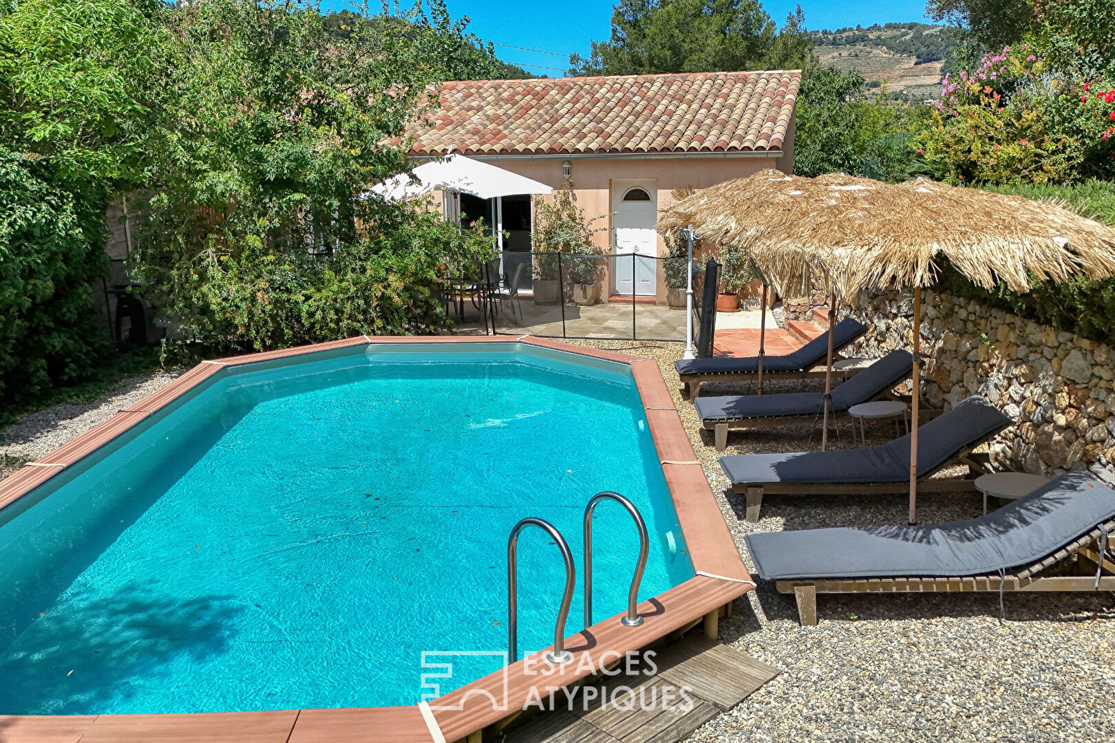 Propriété avec dépendance et piscine