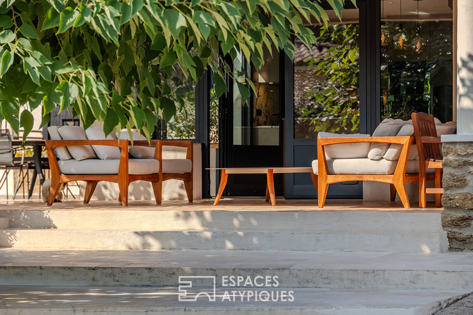 Bastide contemporaine avec piscine