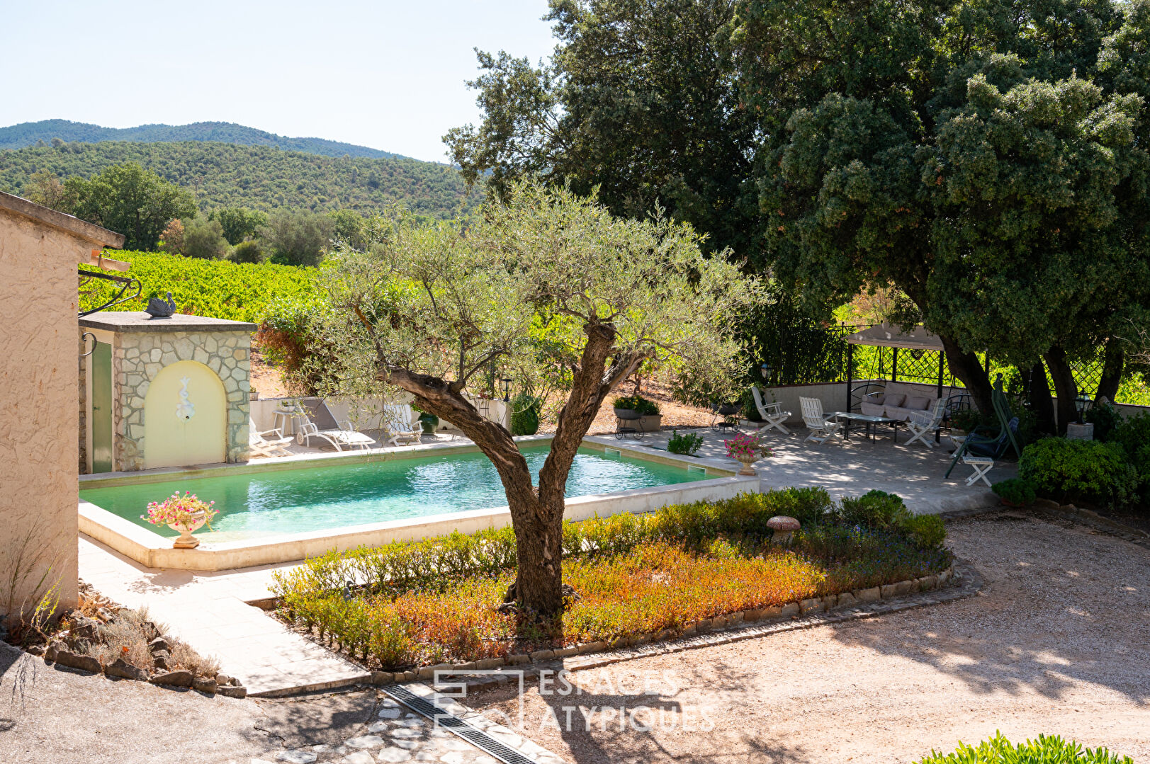 Domaine avec vignoble, oliveraie et annexes