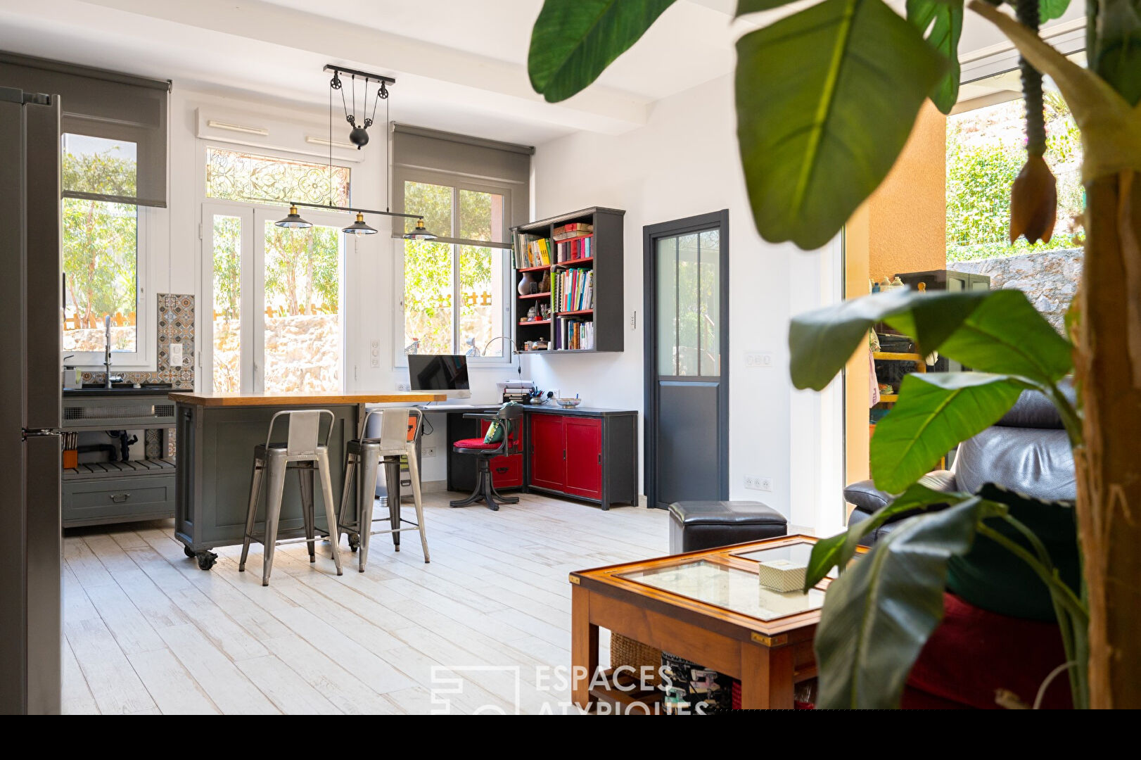 Apartment – atypical villa by the sea