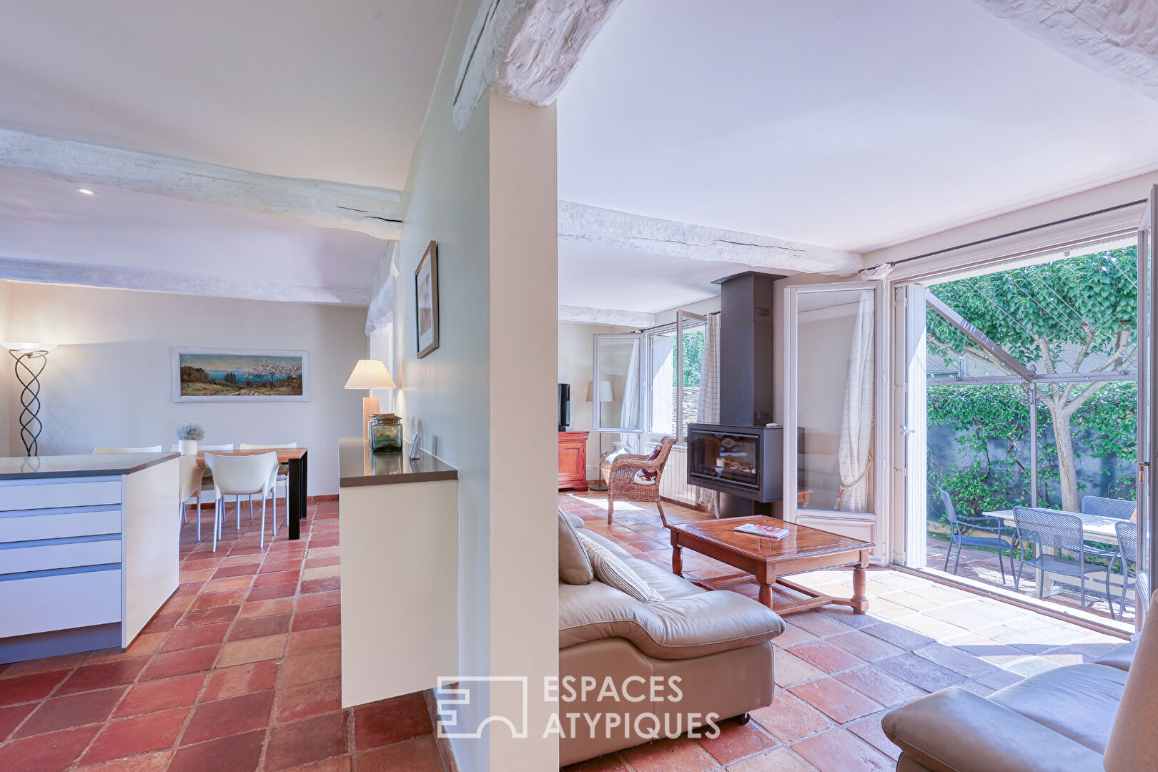 Bastide moderne avec jardin et piscine