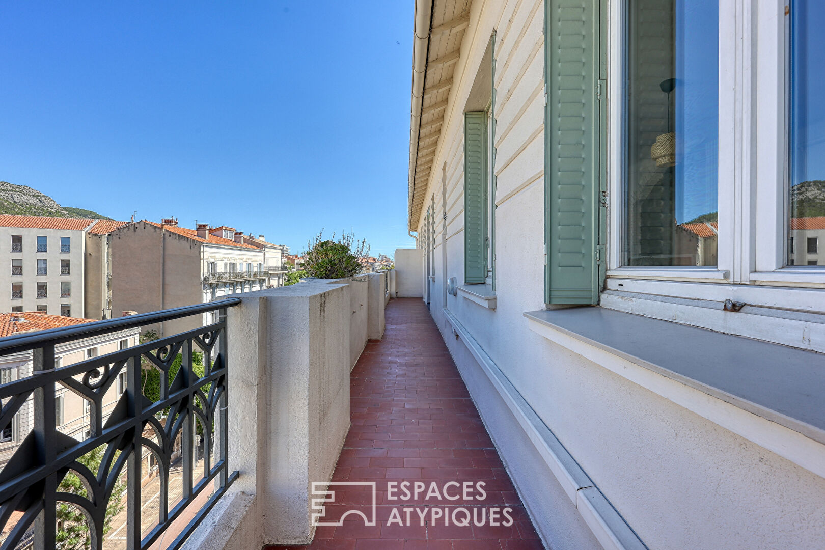 Appartement en attique dans un immeuble Art déco