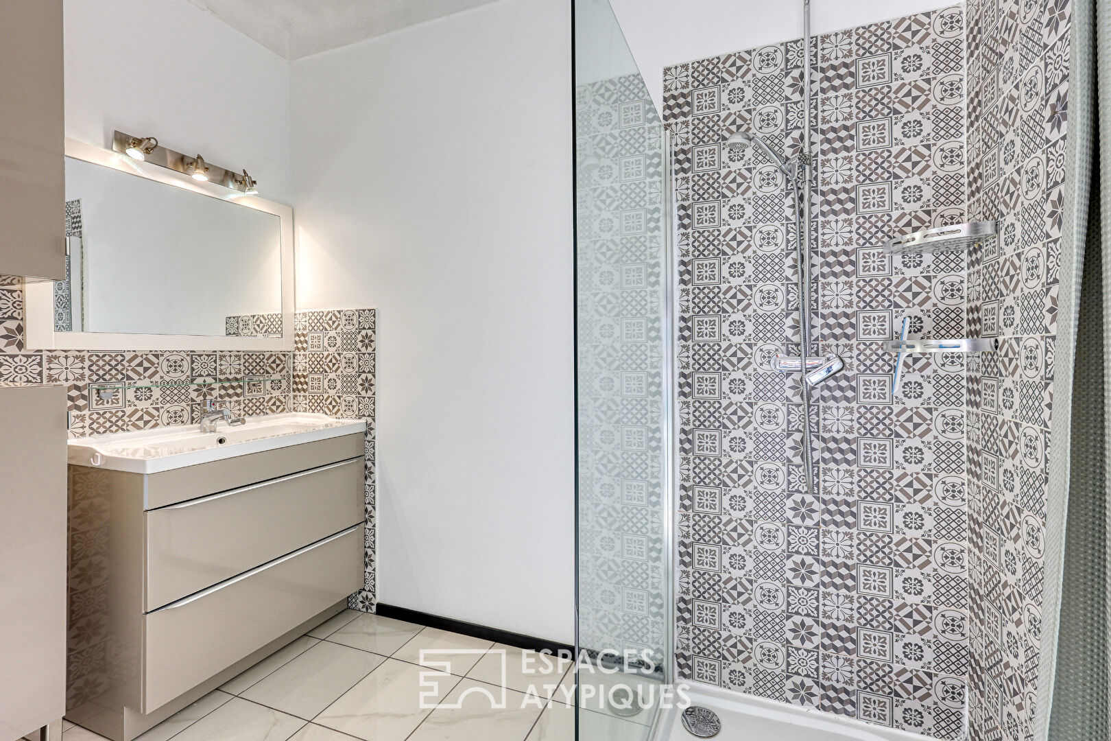 Appartement en attique dans un immeuble Art déco