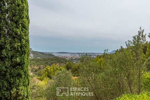 Authentic 19th century property with sea view and private park