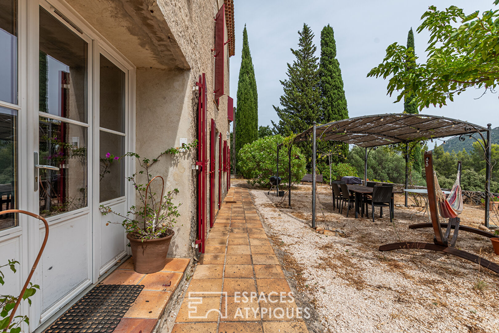 Authentic 19th century property with sea view and private park