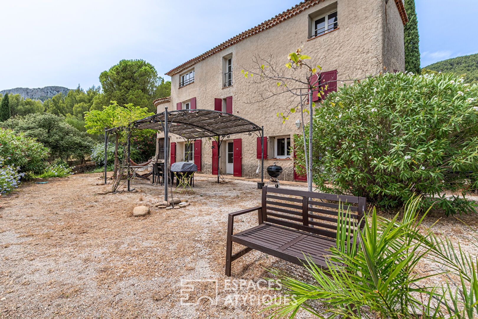 Authentic 19th century property with sea view and private park