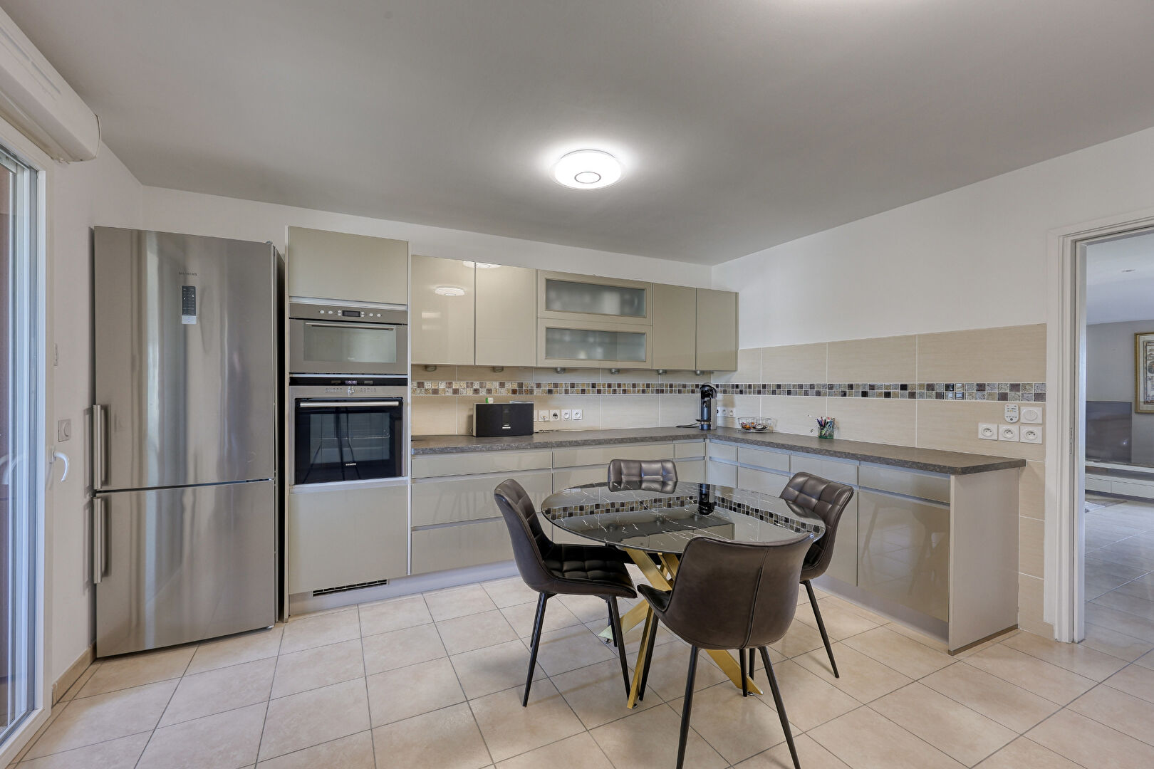 Contemporary top-floor apartment – 60 m2 terrace