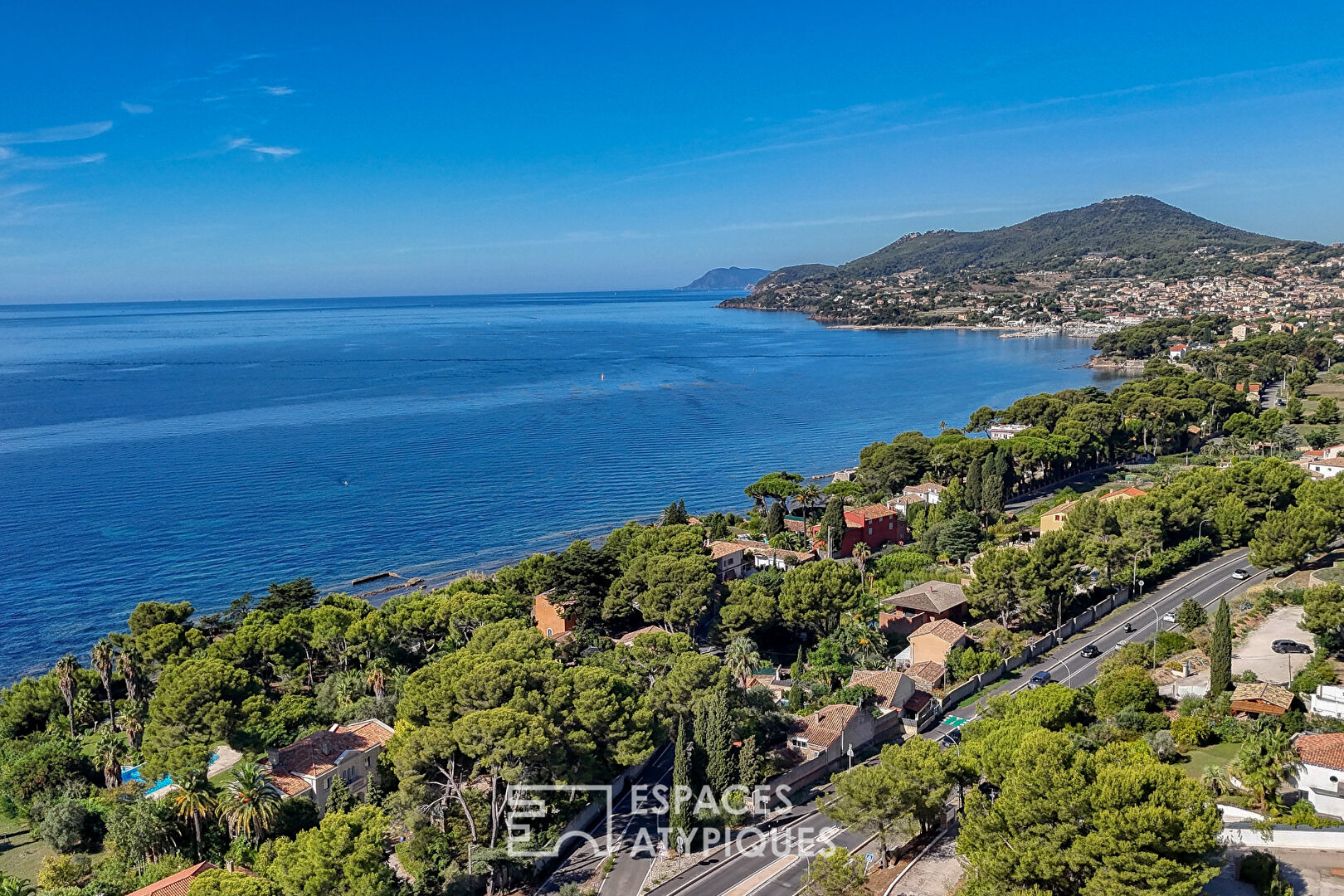 Elegant property with panoramic views of the sea and the Giens peninsula