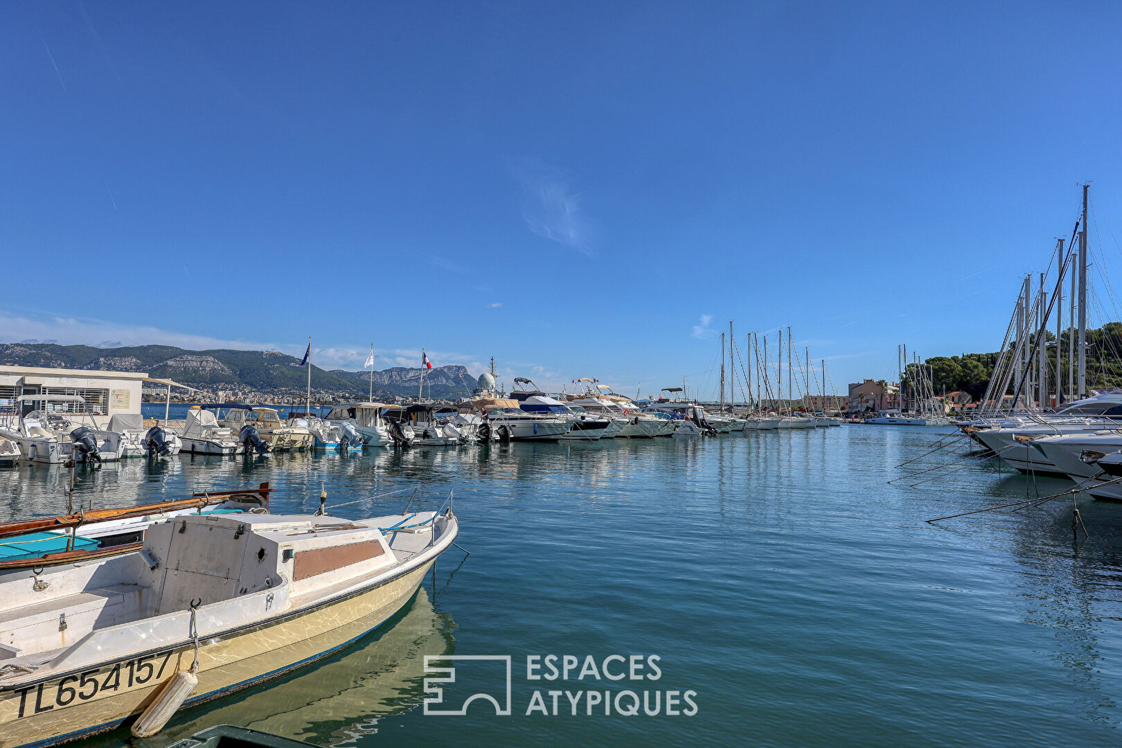 Maison de pêcheur entre port et plage
