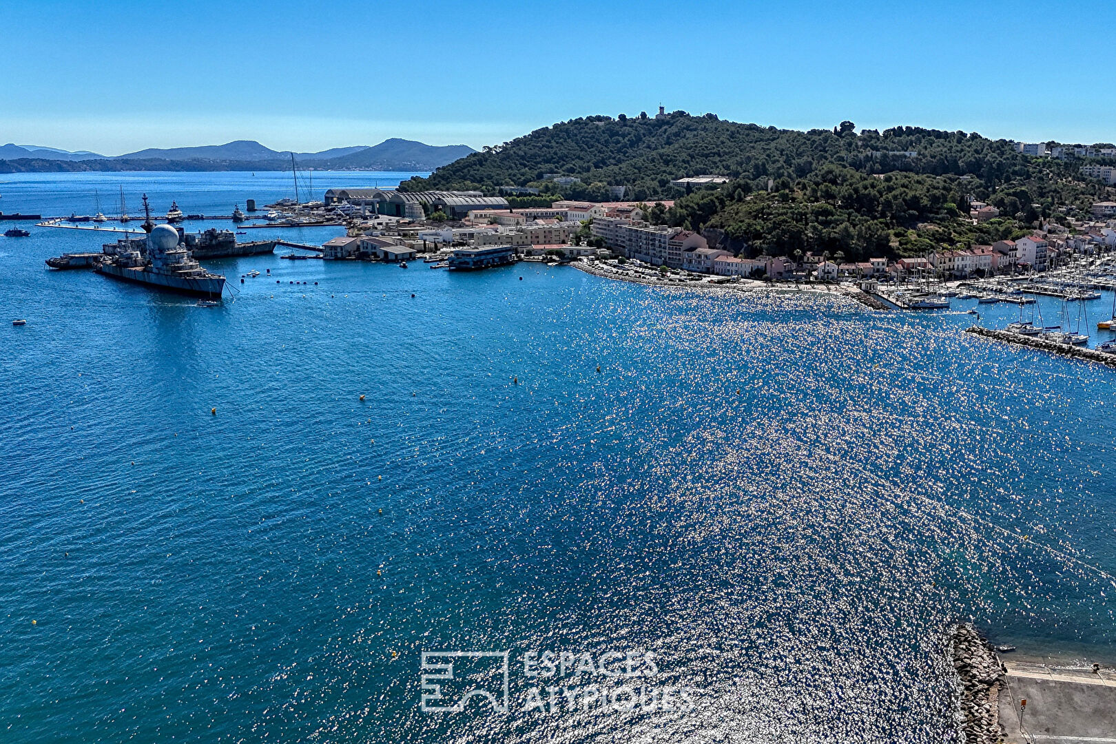 Maison de pêcheur entre port et plage