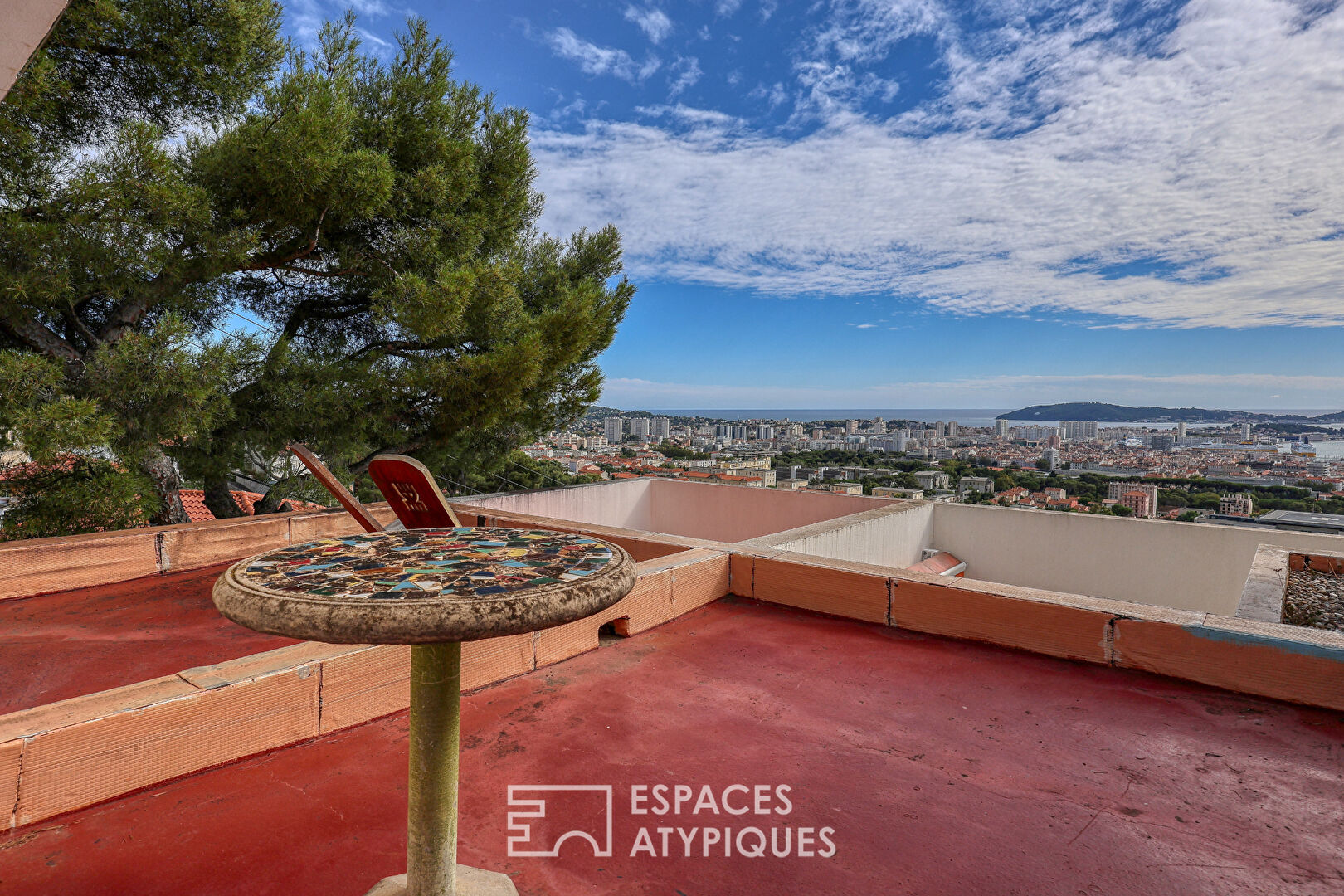 Villa d&rsquo;architecte vintage vue rade panoramique