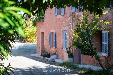 Maison en pierre rénovée avec piscine et jardin