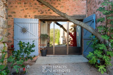 Maison en pierre rénovée avec piscine et jardin