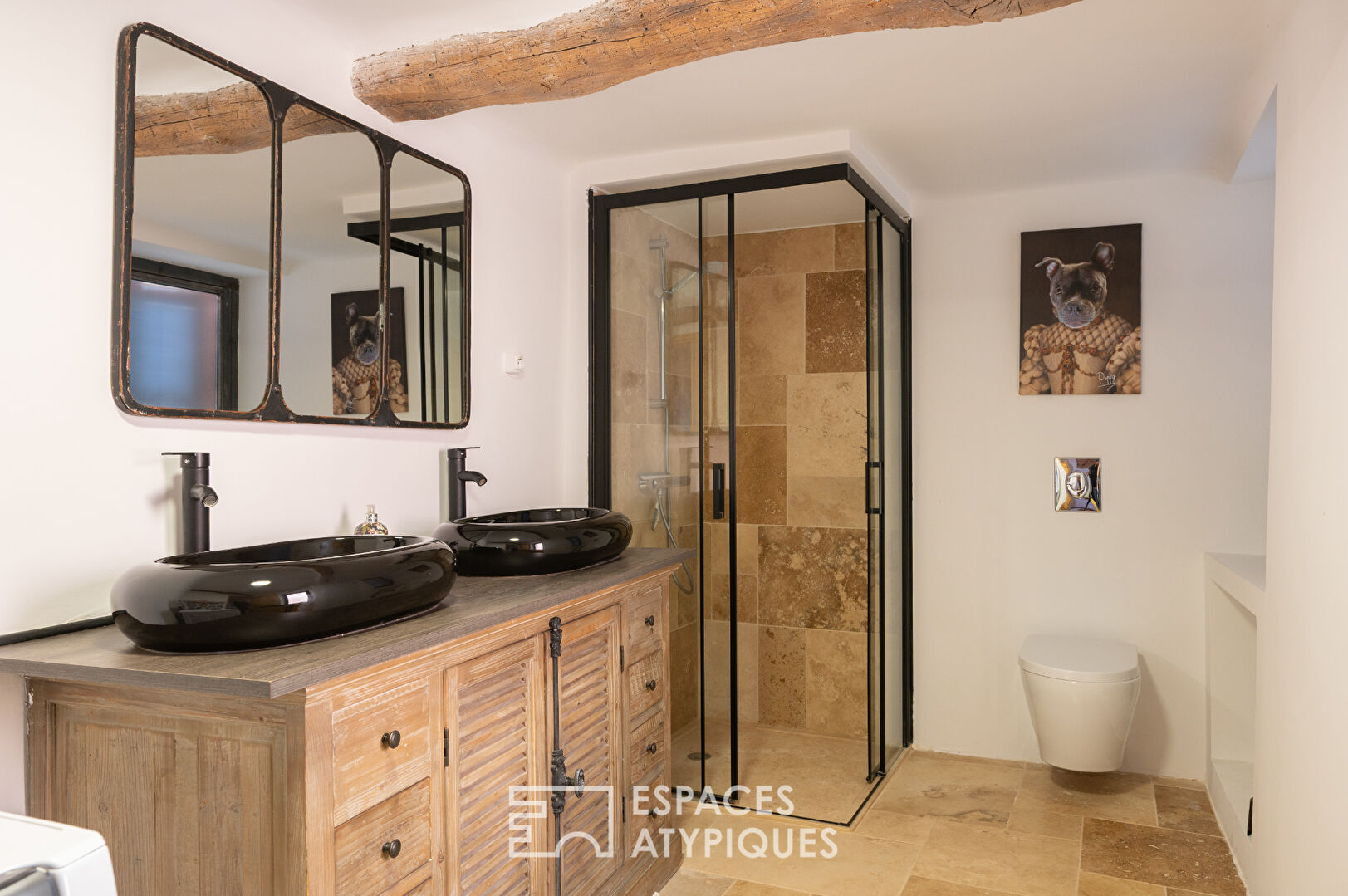 Maison en pierre rénovée avec piscine et jardin