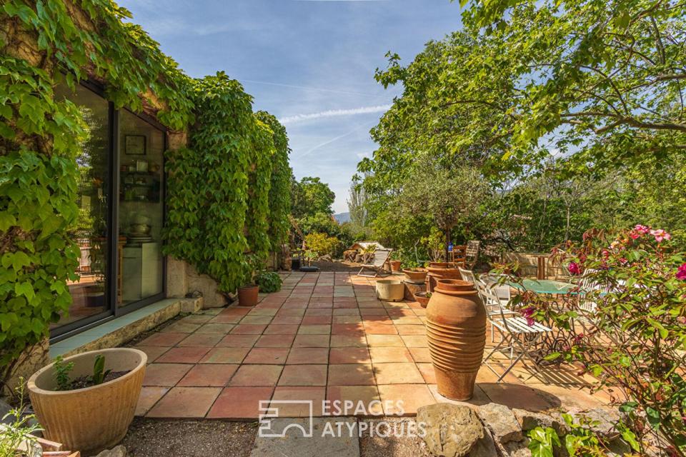 Maison atypique dans une bulle de verdure proche mer