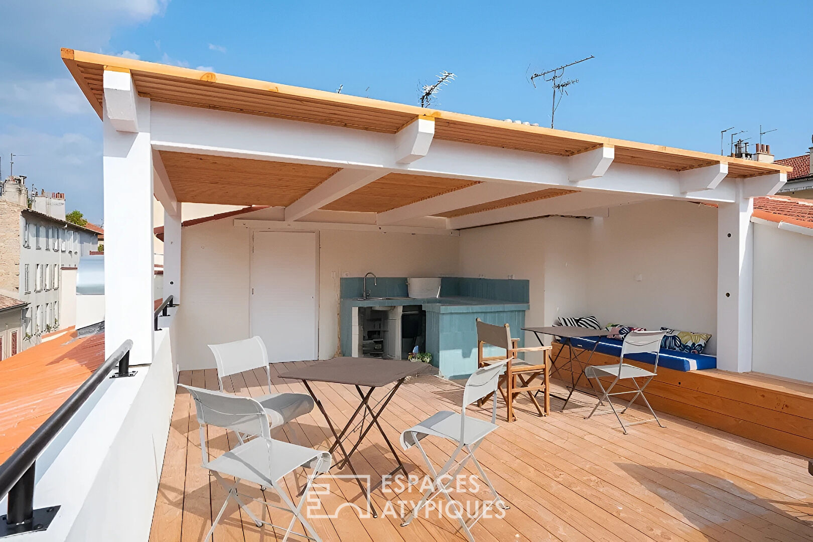 Appartement duplex avec toit terrasse proche mer et marché
