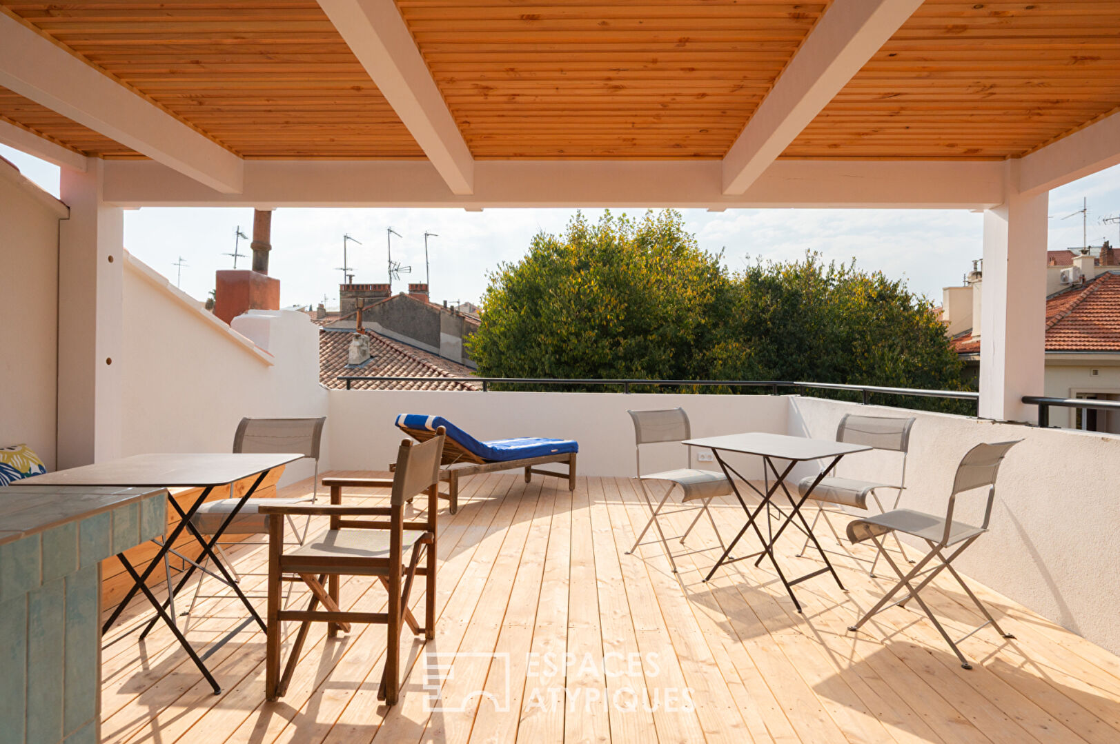 Appartement duplex avec toit terrasse proche mer et marché