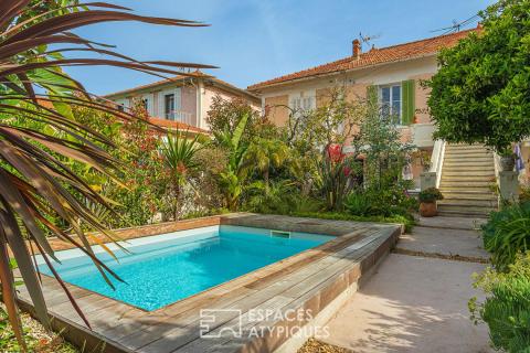 Maison en plein centre ville avec jardin et piscine