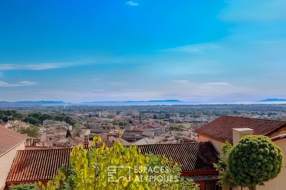 Propriété historique vue mer en coeur de ville - Réf. 13441 Propriété historique vue mer en coeur de ville à Hyères