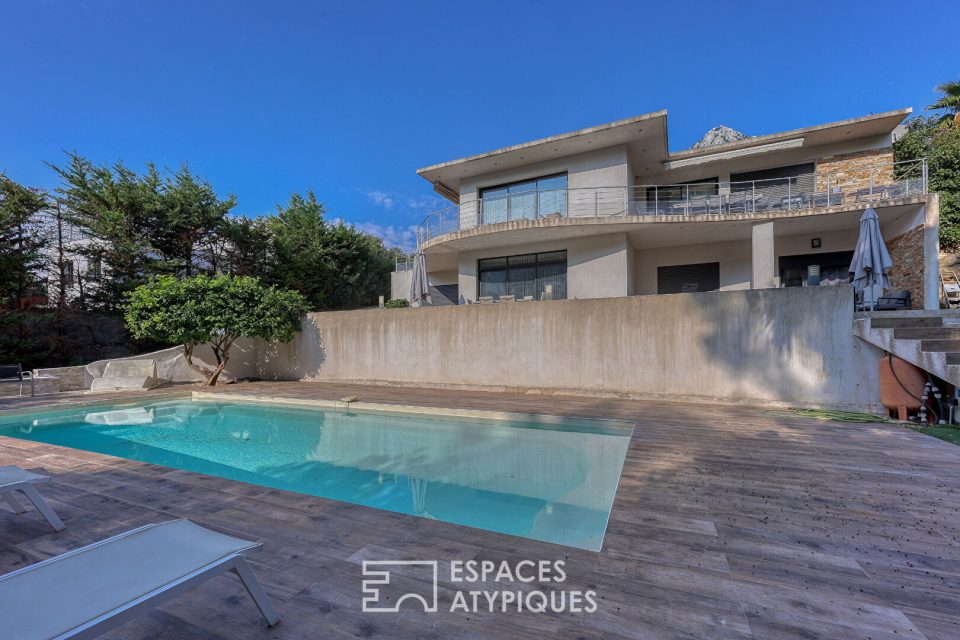 Villa d'architecte dans un cadre nature à La Valette-du-Var - Réf. 13478 Villa d'architecte dans un cadre nature à La Valette-du-Var