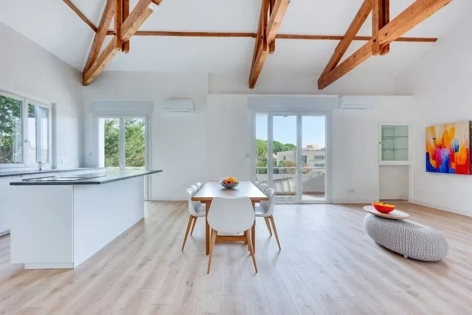 Duplex rénové avec extérieur et stationnement à Hyères