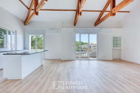 Appartement rénové avec extérieur et stationnement à Hyères