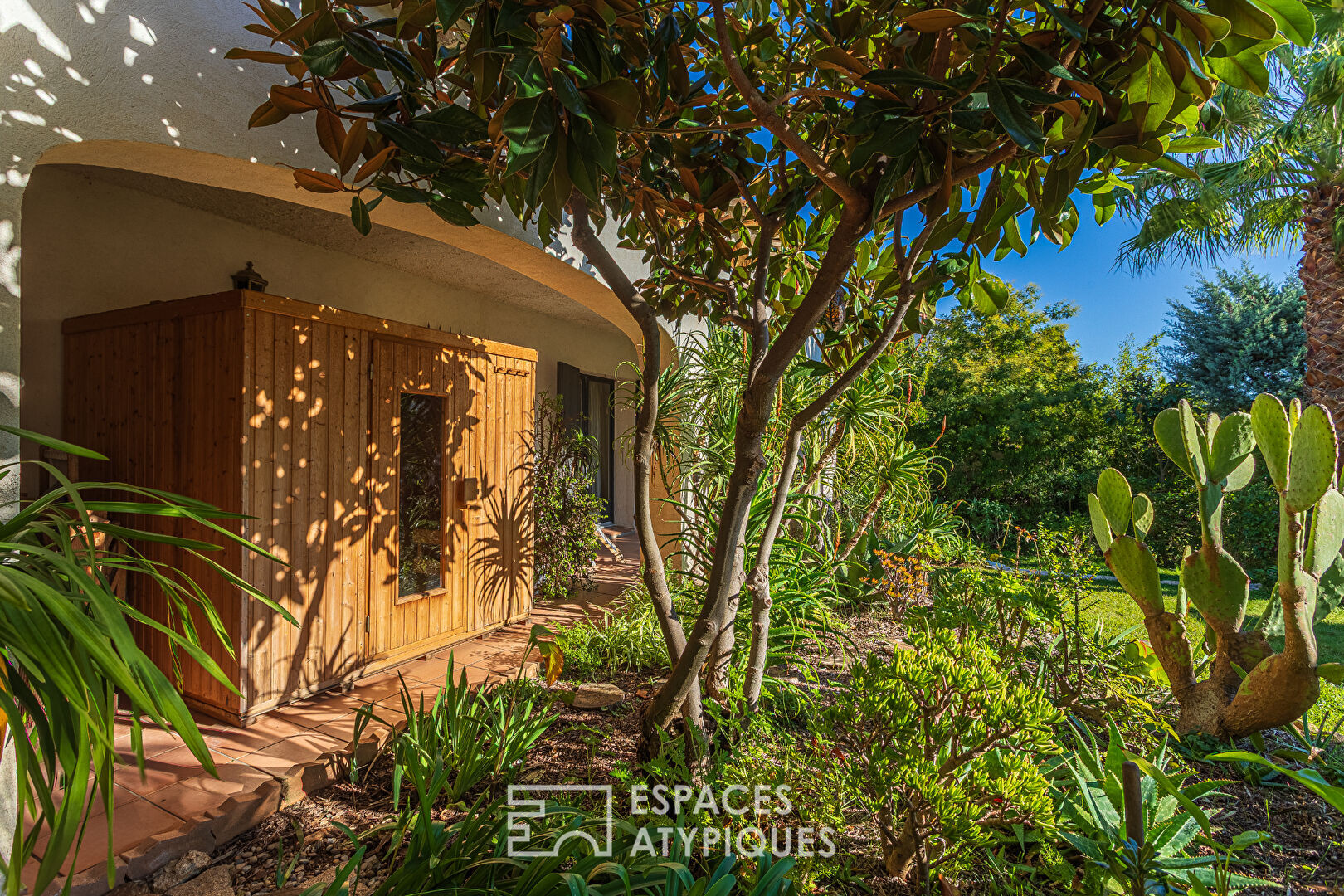 Villa de caractère avec piscine et tennis