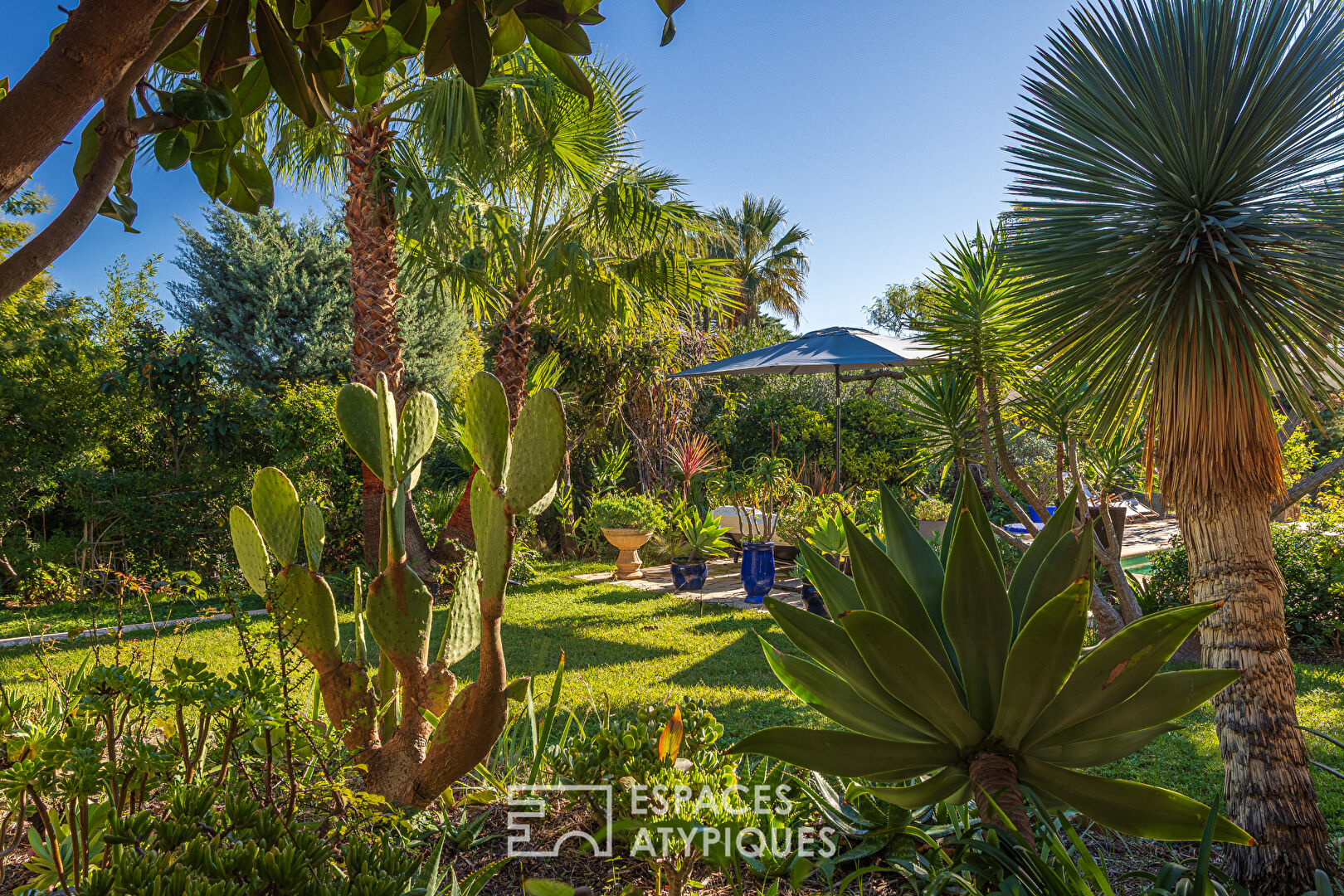 Villa de caractère avec piscine et tennis