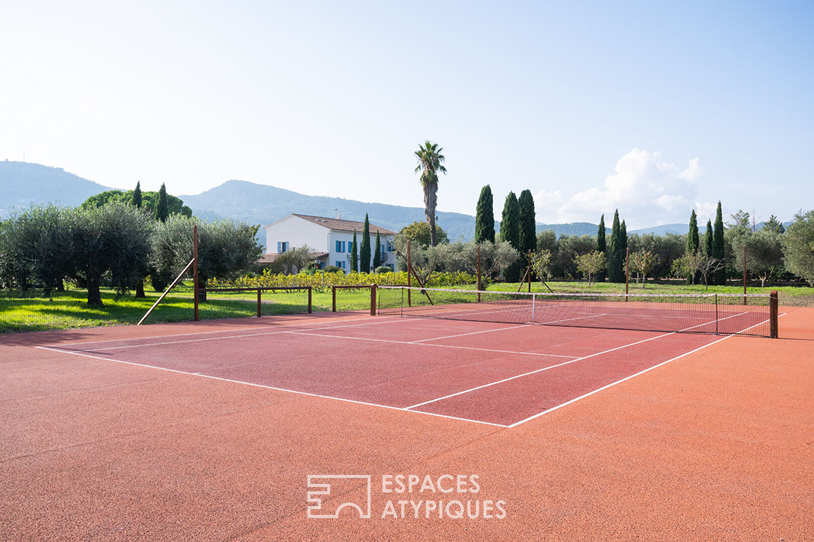 Mas provençal historique avec parc arboré et piscine