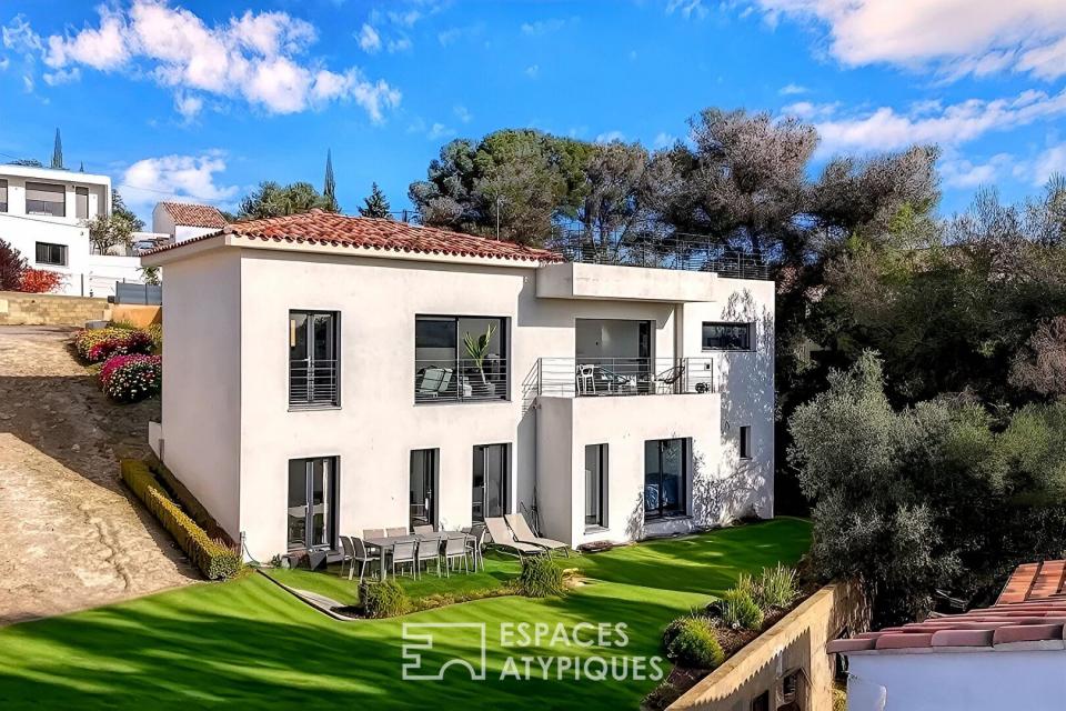 Villa contemporaine vue mer avec toit terrasse