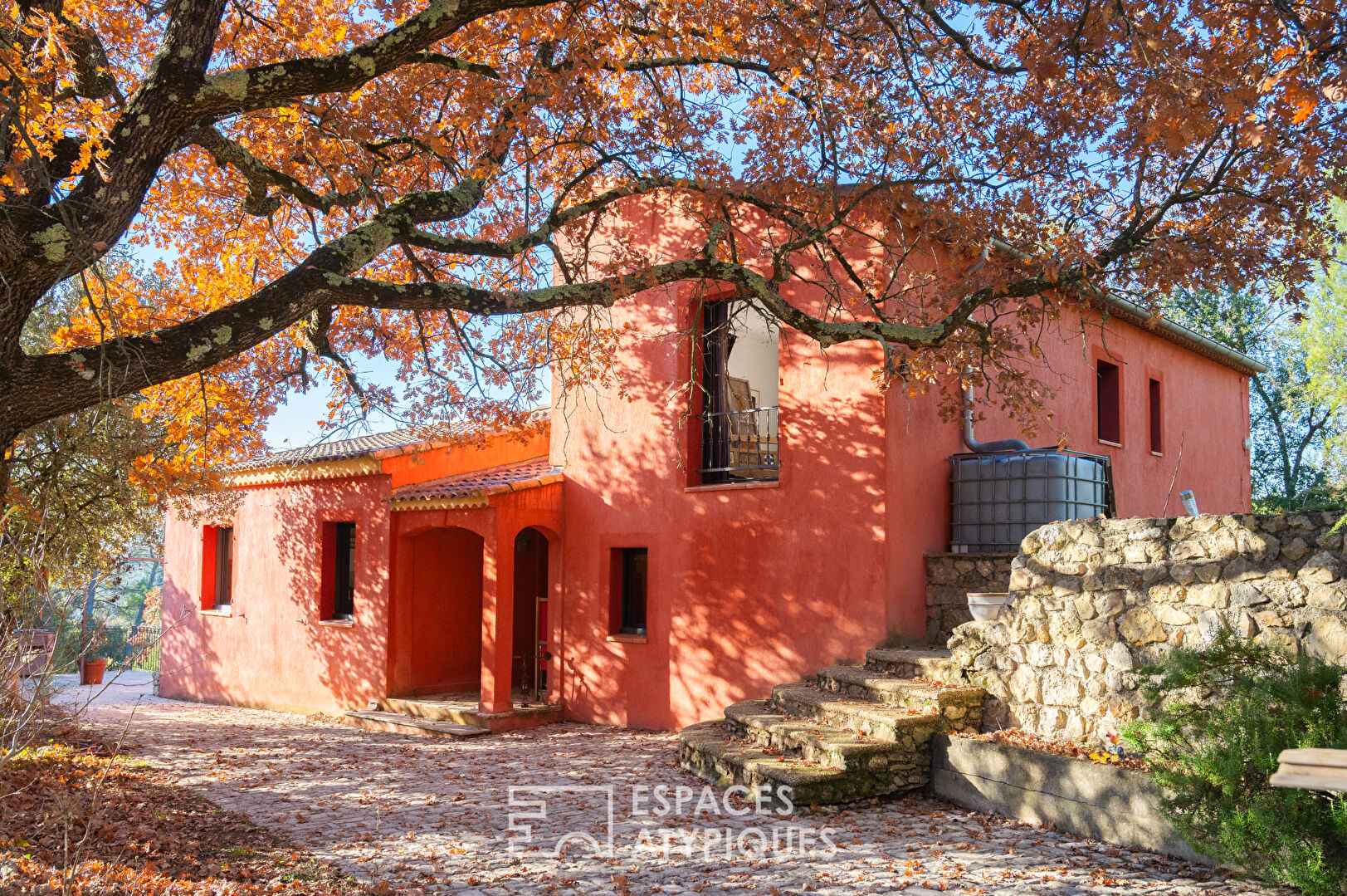 Maison de caractère dépendance, piscine et vue