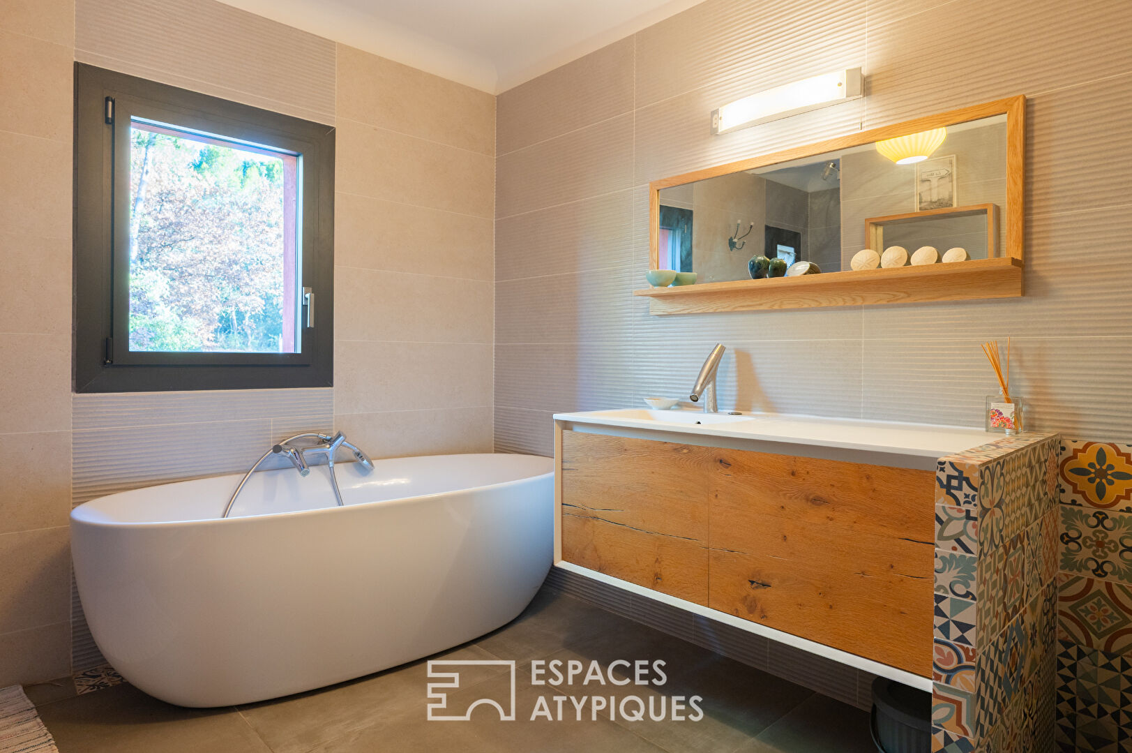 Maison de caractère dépendance, piscine et vue